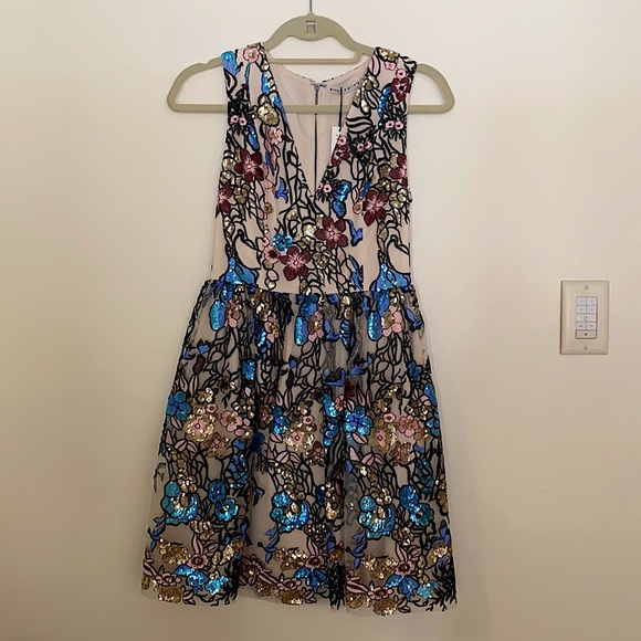 Alice + Olivia Dresses & Skirts - Alice and Olivia sequence dress
